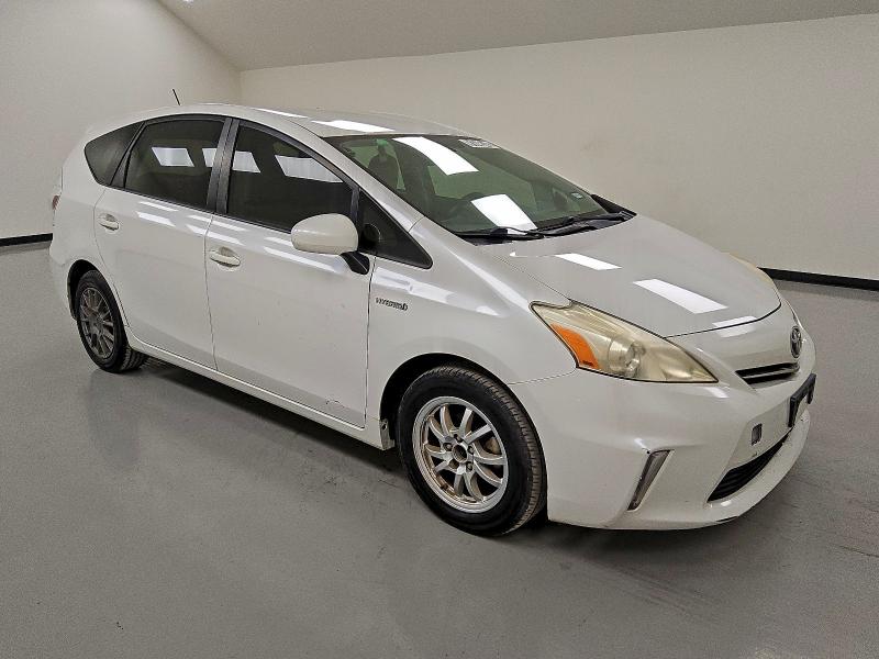 2014 TOYOTA PRIUS V #3303844526