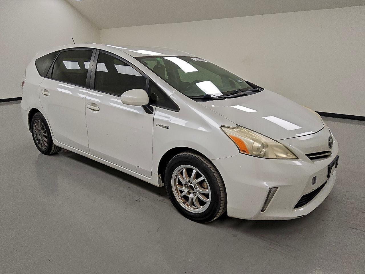 TOYOTA PRIUS V