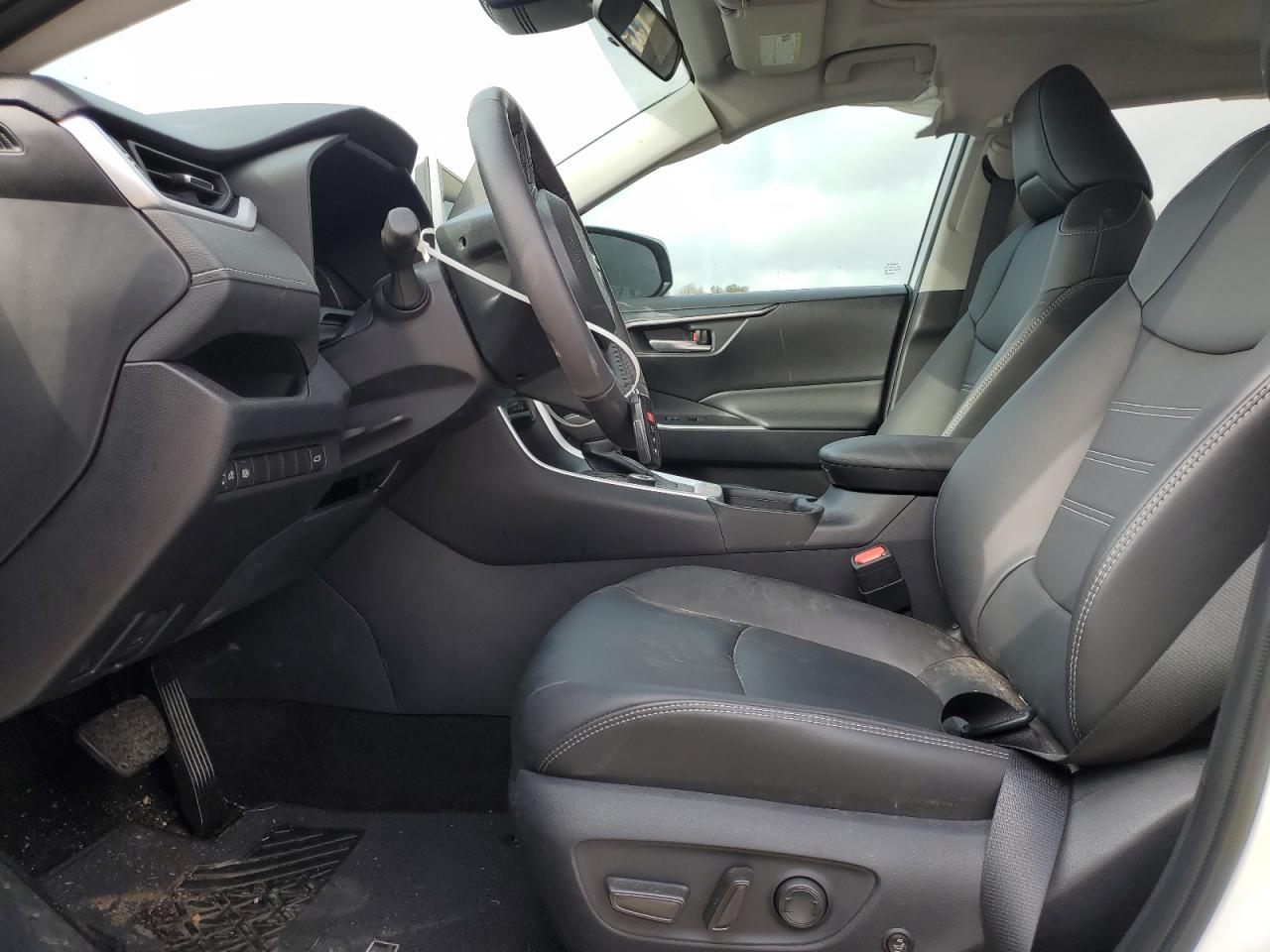 TOYOTA RAV4 XLE PREMIUM