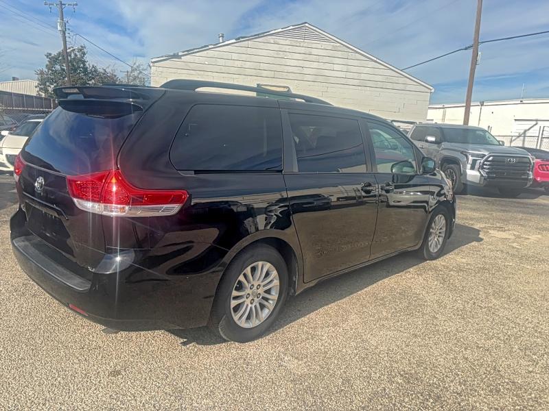 2011 TOYOTA SIENNA XLE #3296216455