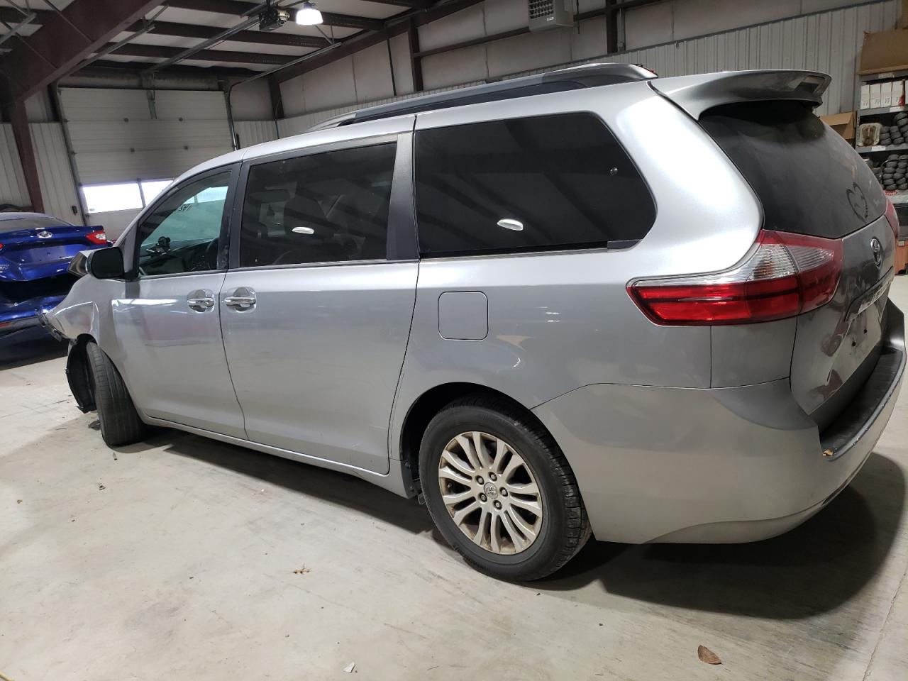 TOYOTA SIENNA XLE