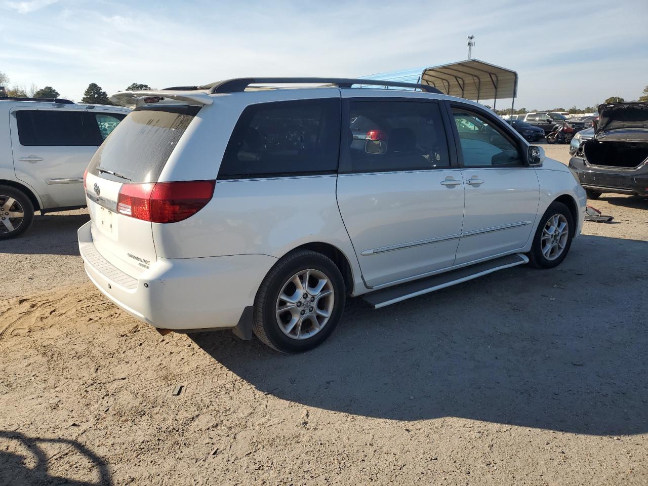 Lot #3302005060 2005 TOYOTA SIENNA XLE