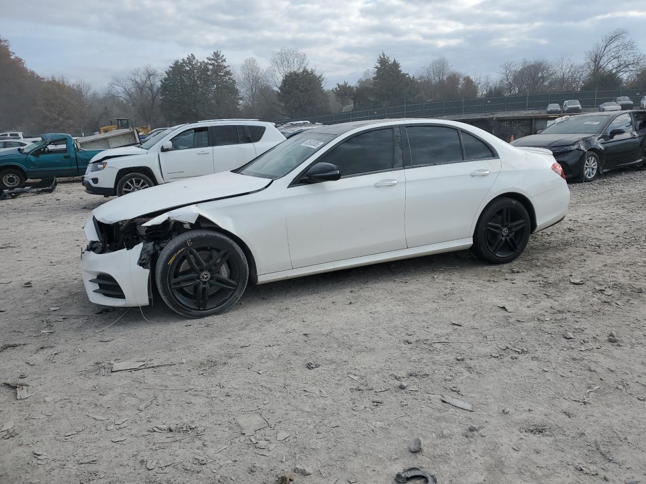 MERCEDES-BENZ E-CLASS 300