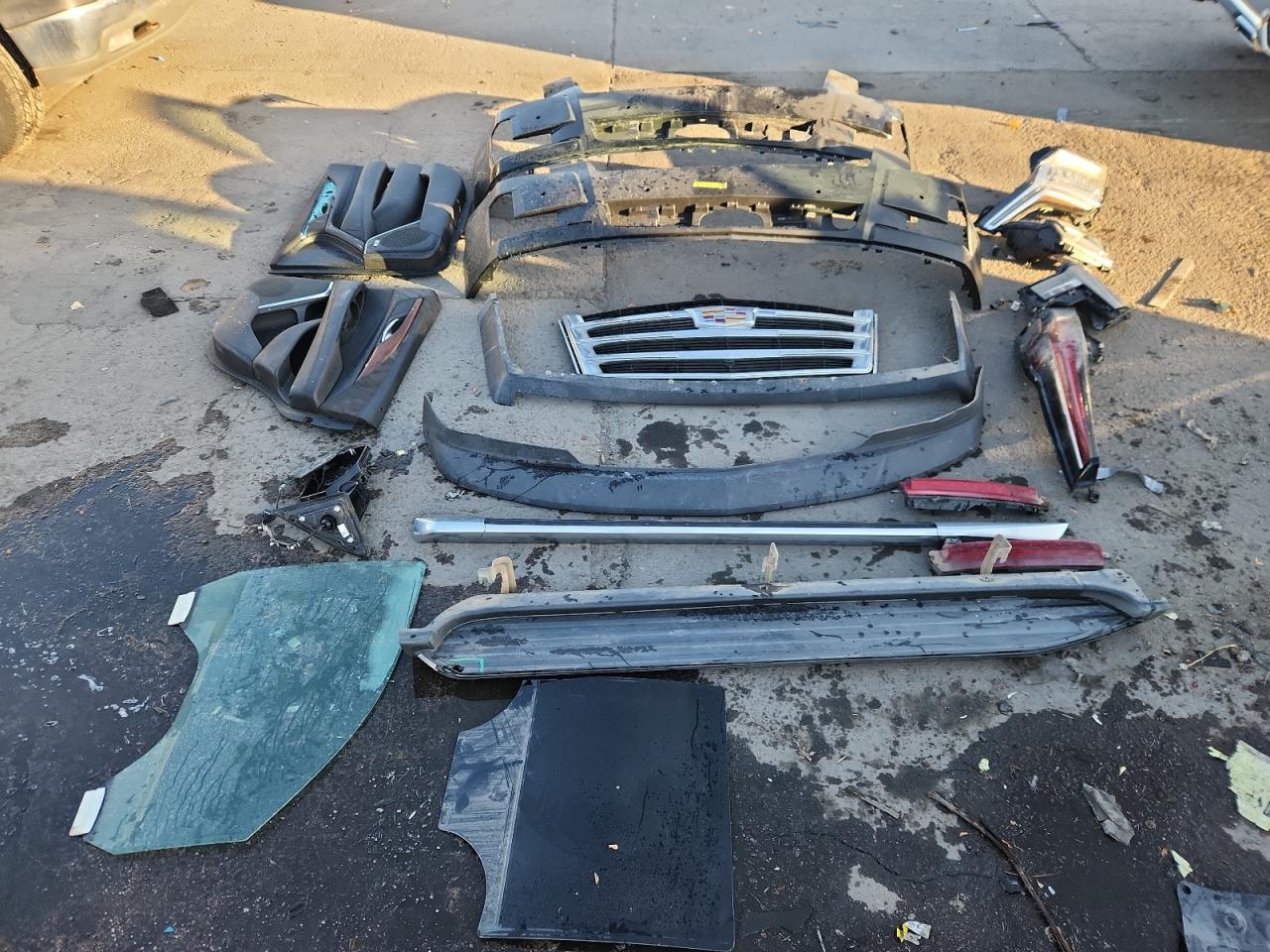 CADILLAC ESCALADE LUXURY