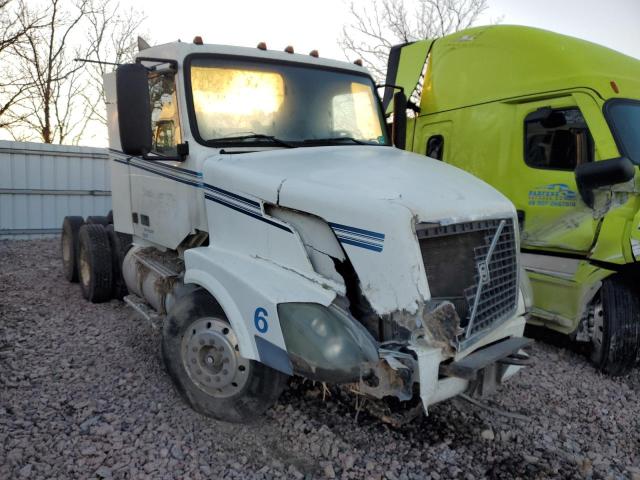 Global Auto Auctions: 2005 VOLVO VN VNL