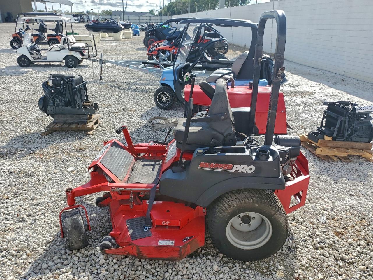 Lot #3302878917 2015 SNAP LAWNMOWER