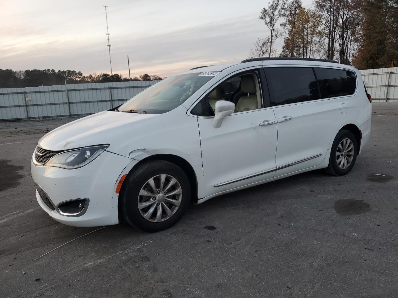 CHRYSLER PACIFICA TOURING L