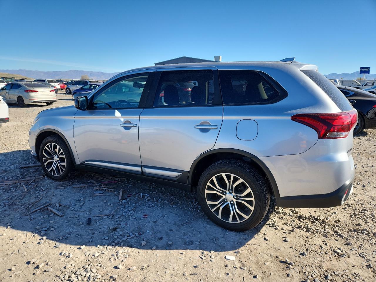 MITSUBISHI OUTLANDER ES