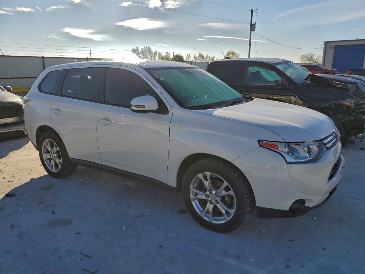 MITSUBISHI OUTLANDER SE