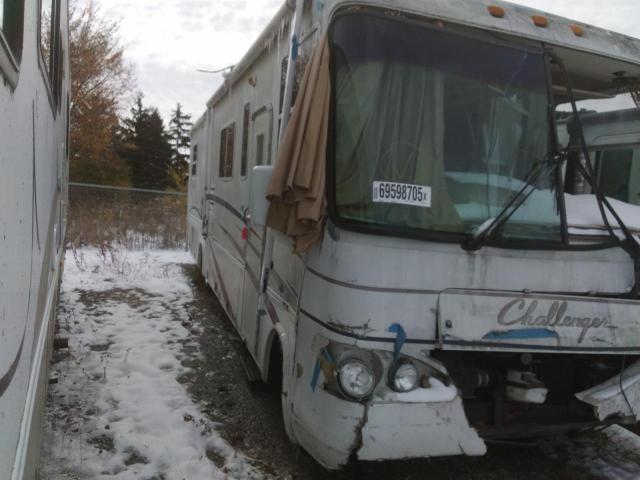 Global Auto Auctions: 2000 WORKHORSE CUSTOM CHASSIS MOTORHOME