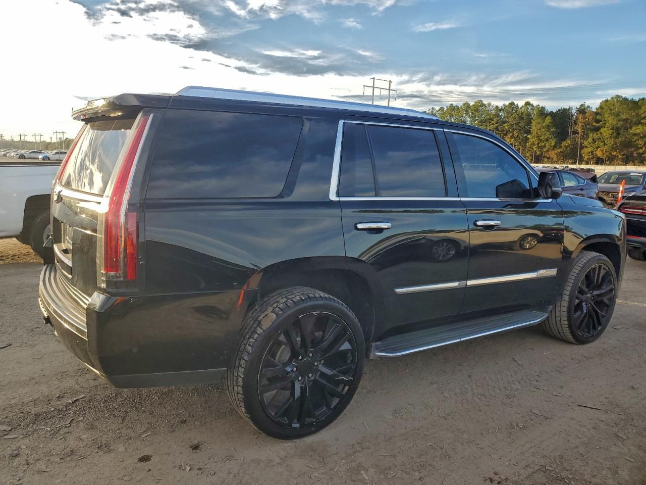 CADILLAC ESCALADE LUXURY