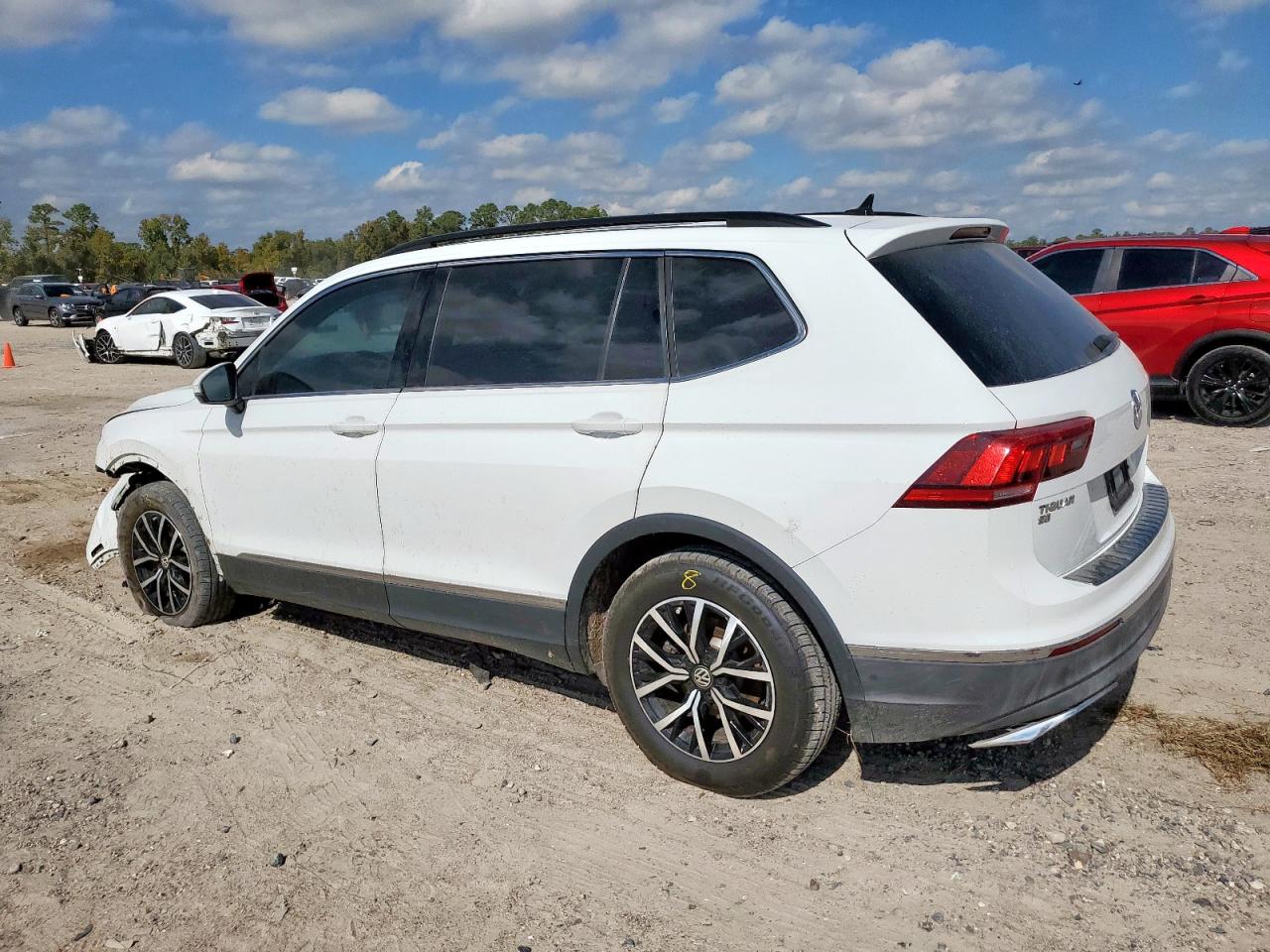 VOLKSWAGEN TIGUAN SE