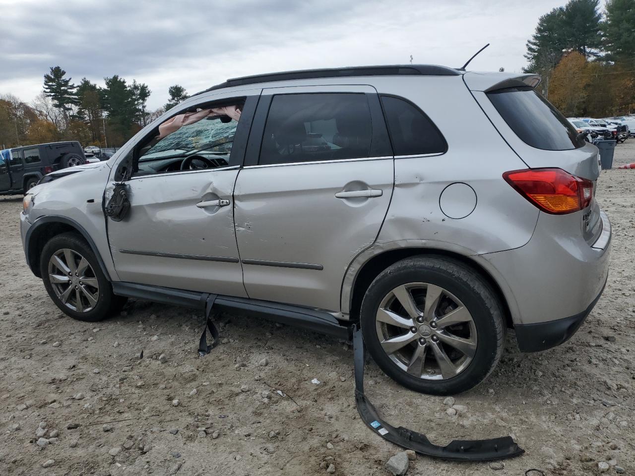 MITSUBISHI OUTLANDER LE