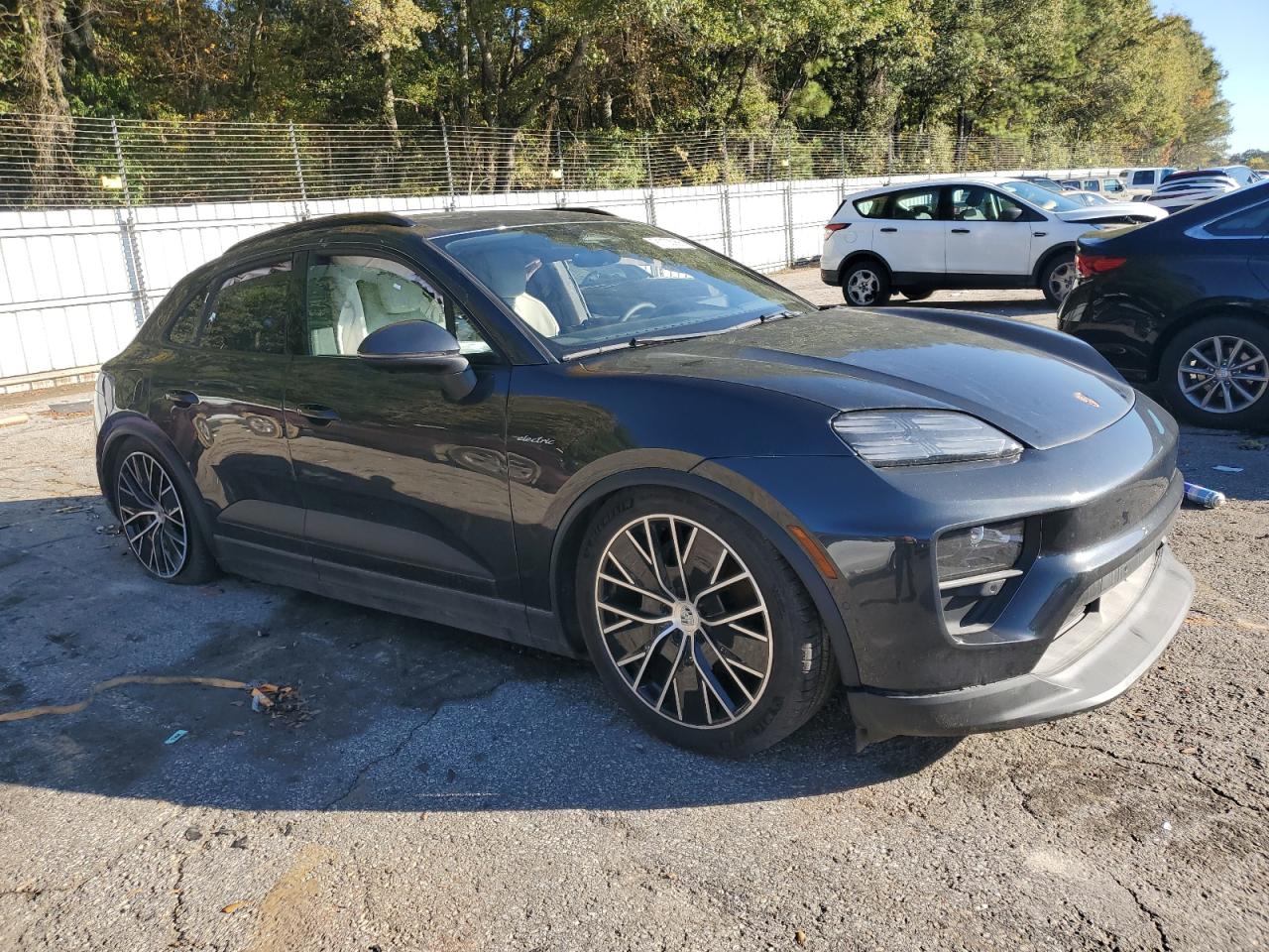 PORSCHE MACAN 4