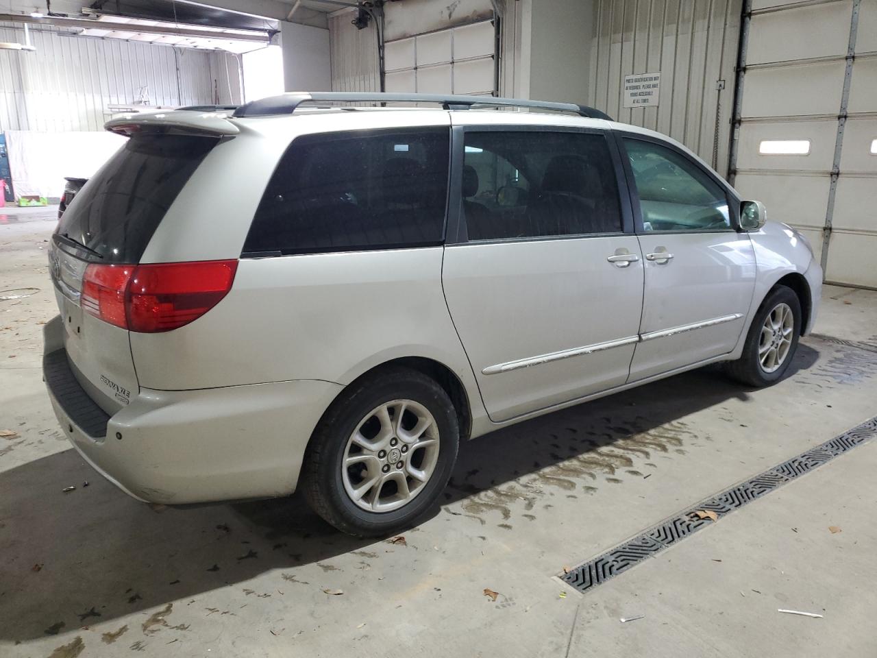 Lot #3301962425 2004 TOYOTA SIENNA XLE