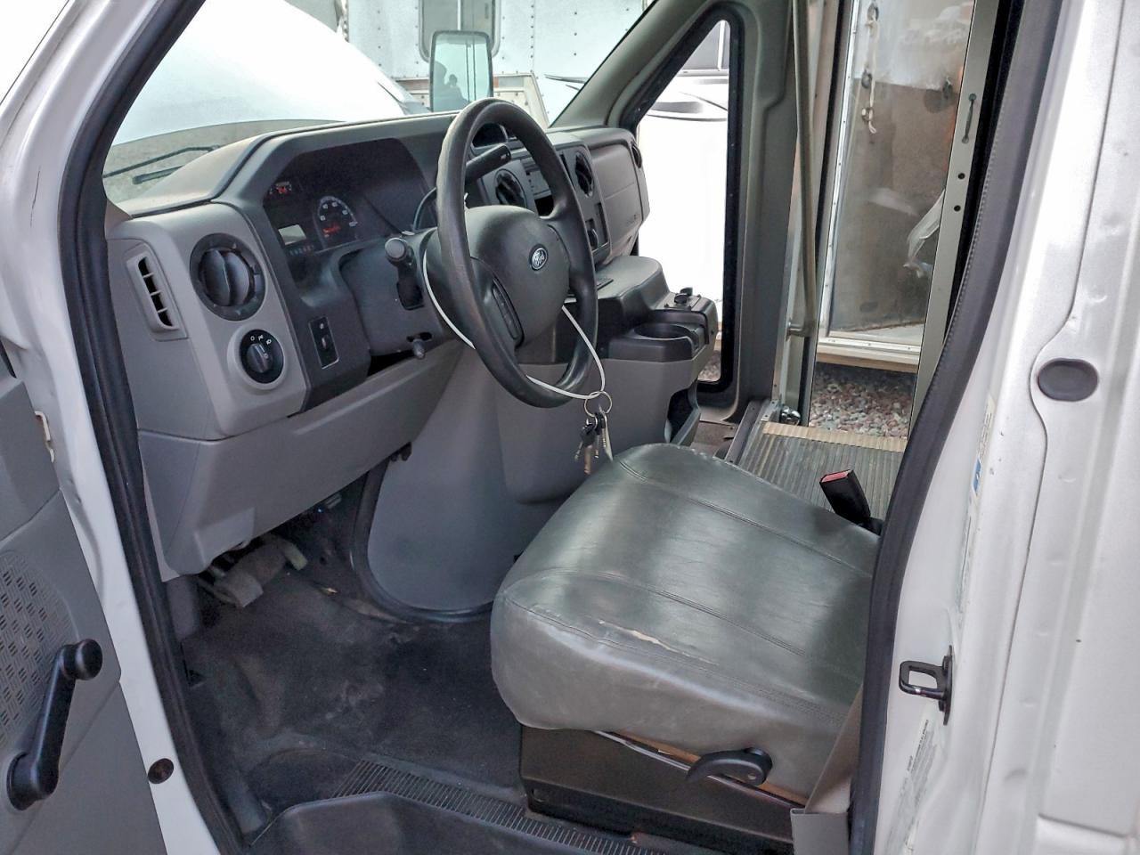 FORD ECONOLINE E450 SUPER DUTY CUTAWAY VAN