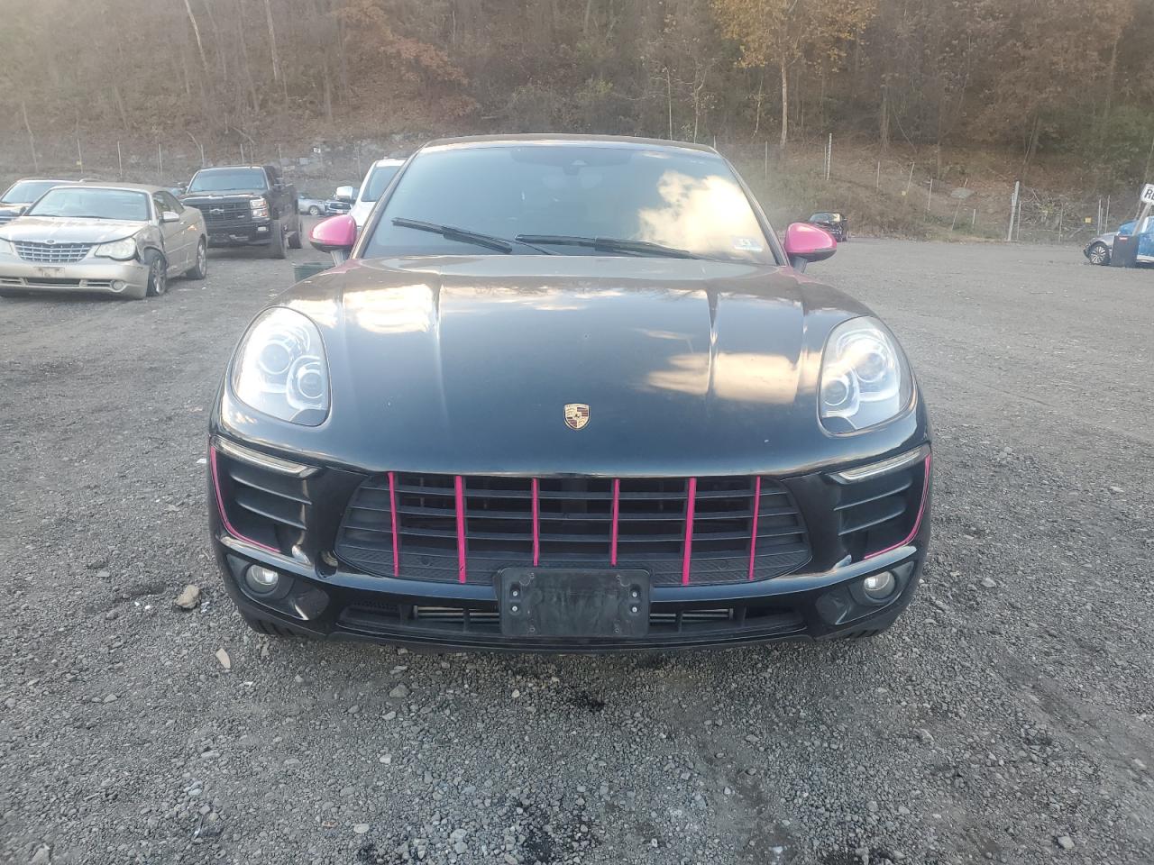 PORSCHE MACAN