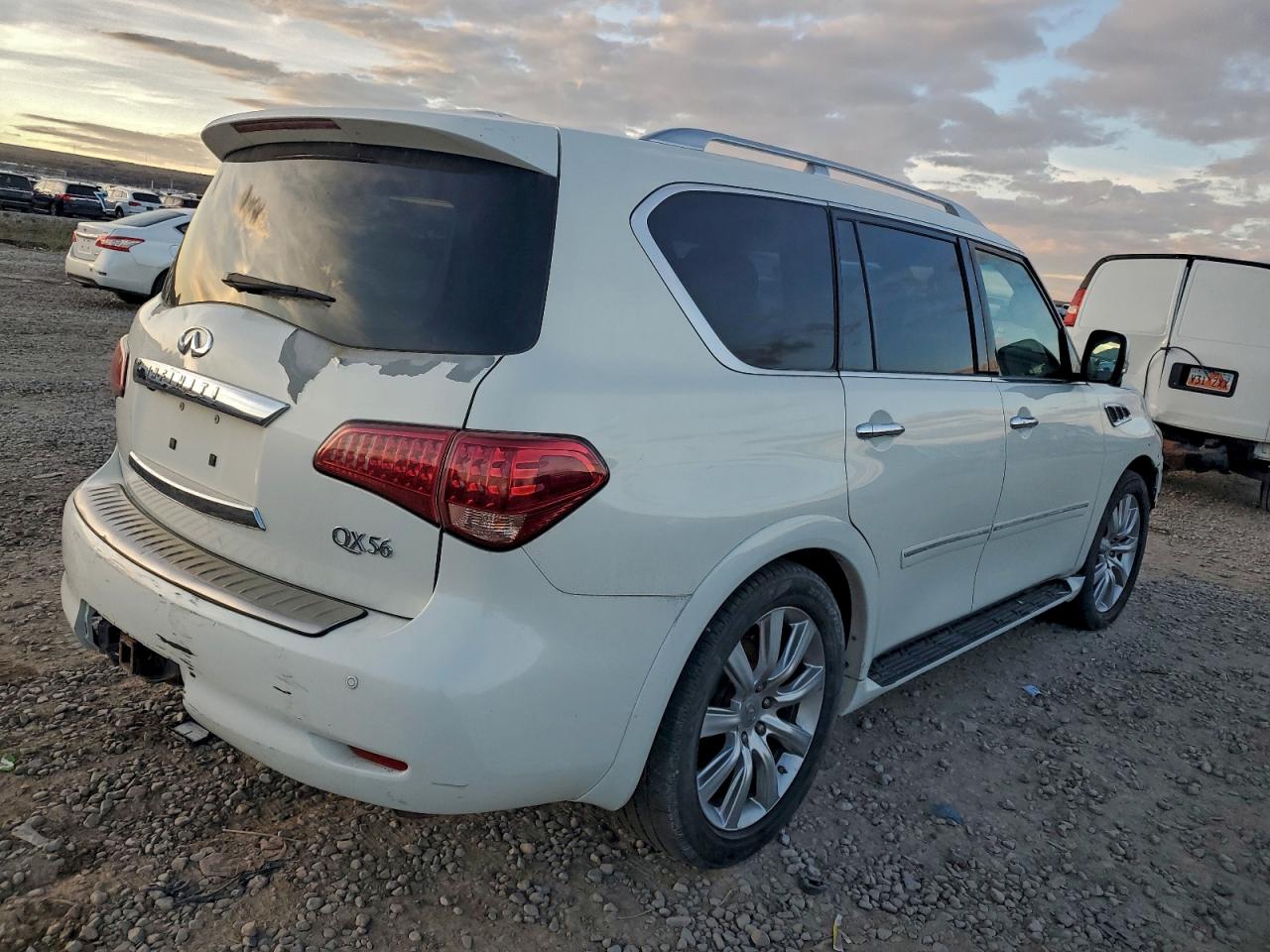 INFINITI QX56