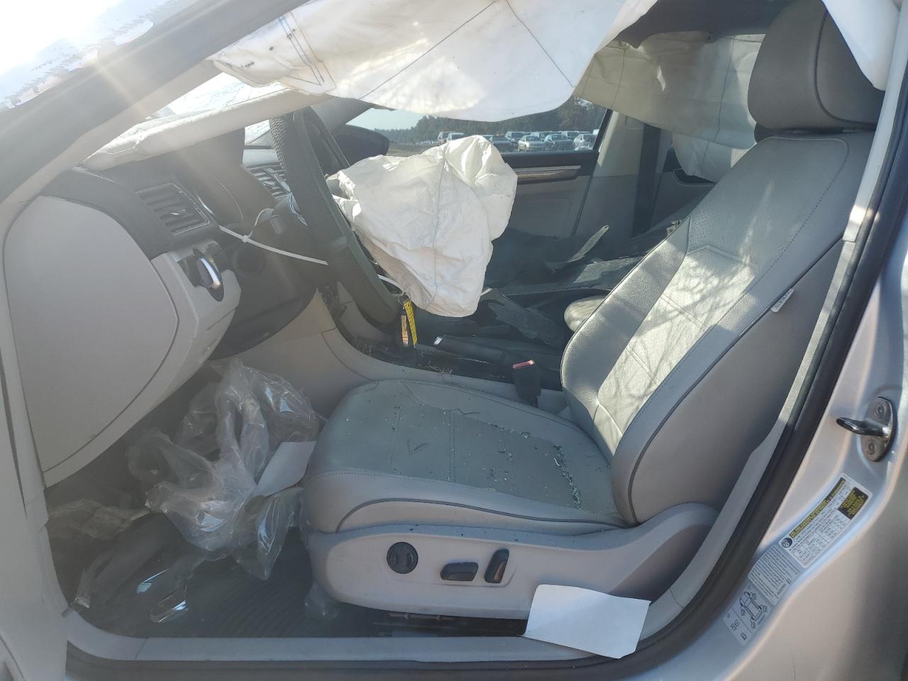 VOLKSWAGEN PASSAT SE