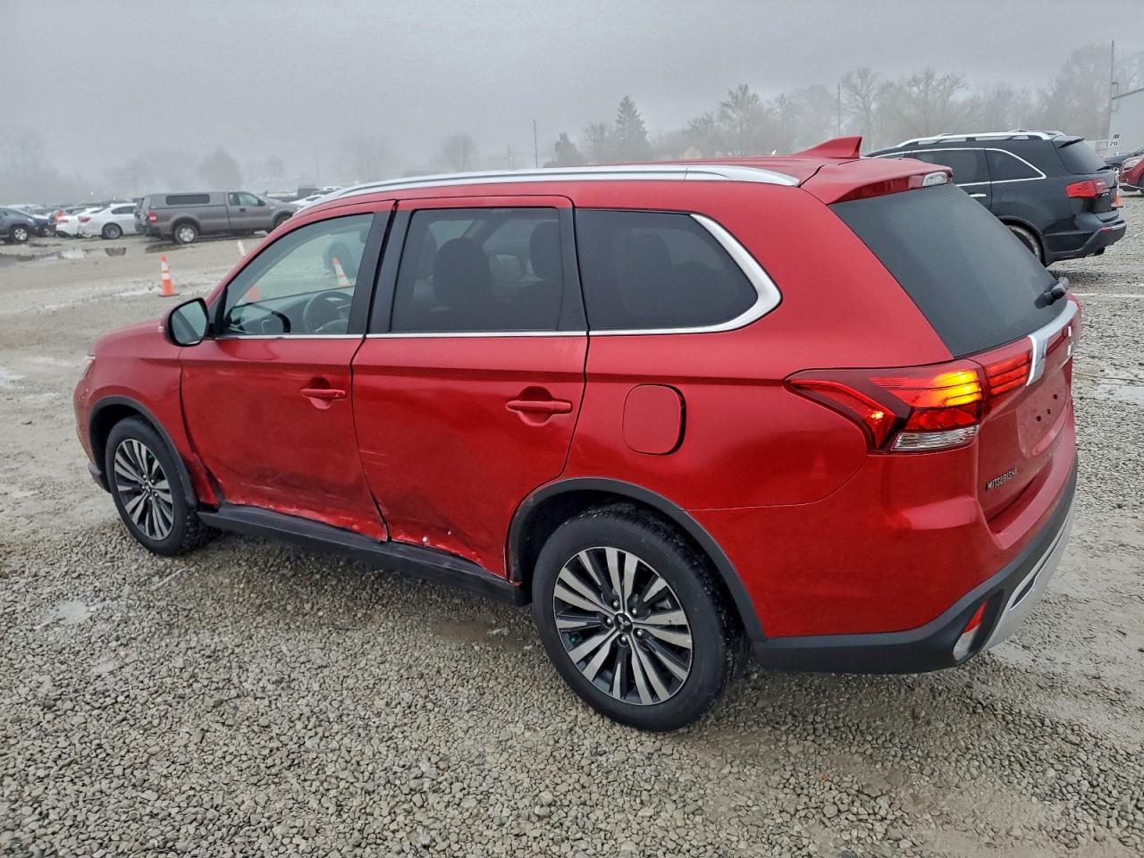 MITSUBISHI OUTLANDER SE