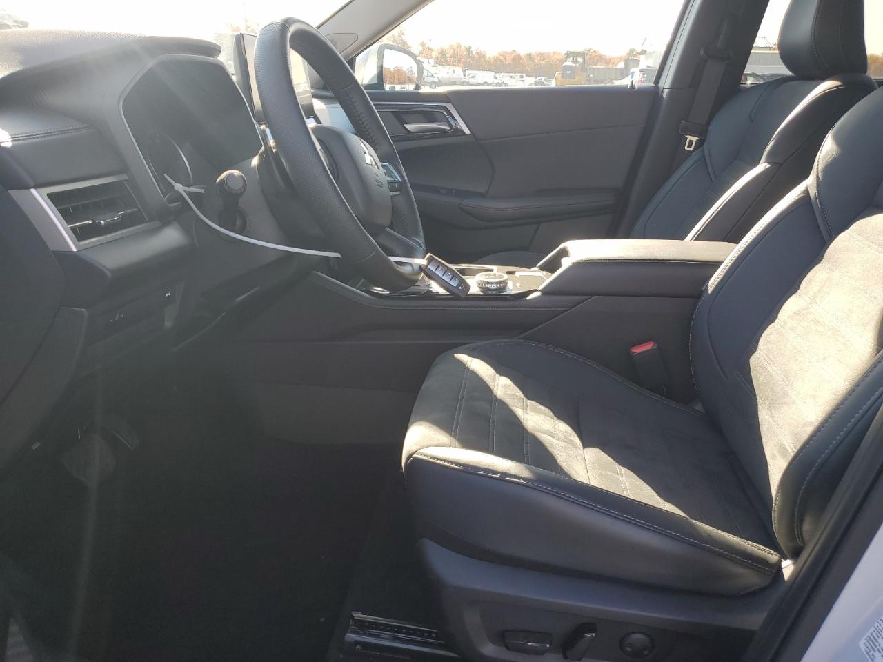 MITSUBISHI OUTLANDER SE