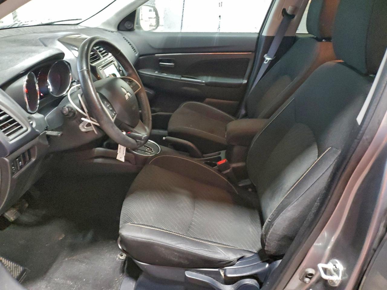 MITSUBISHI OUTLANDER SE