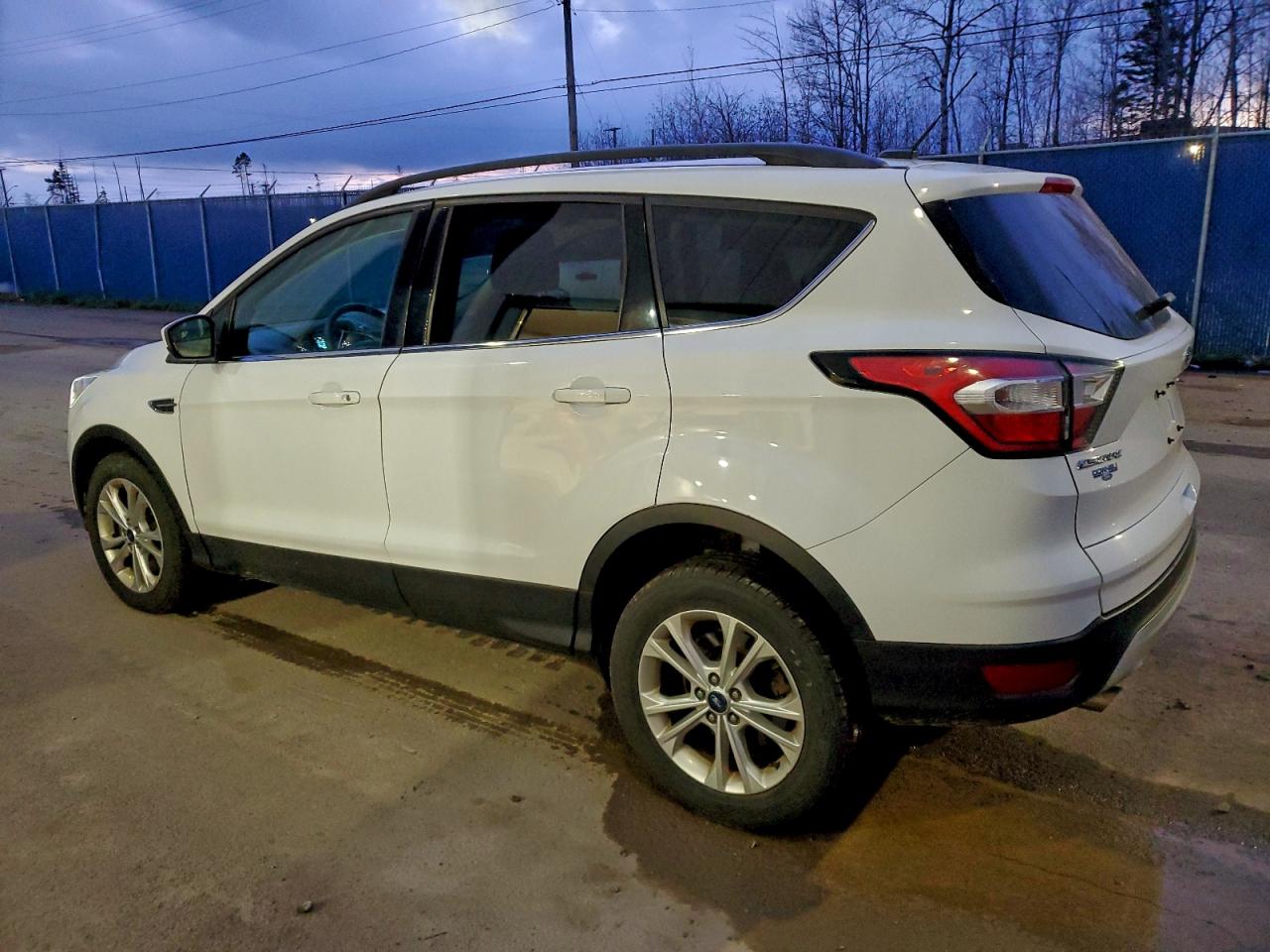FORD ESCAPE SE