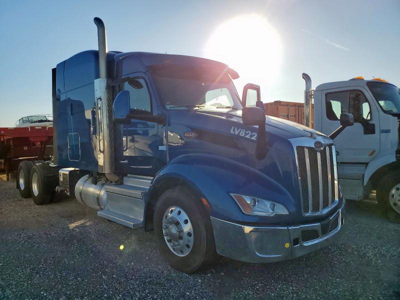 Global Auto Auctions: 2022 PETERBILT 579