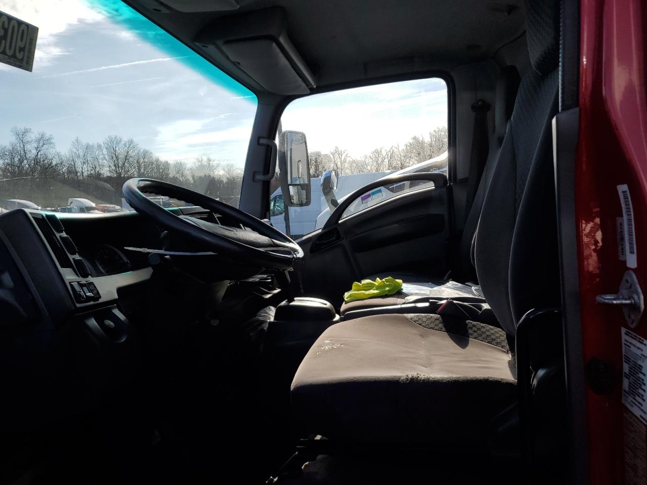 Lot #3305344337 2012 ISUZU NPR