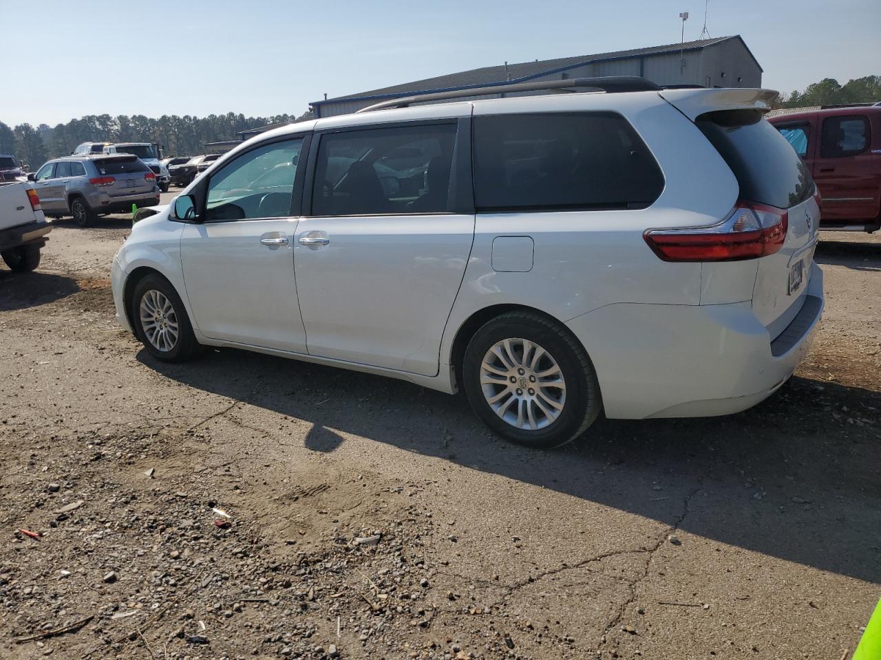 TOYOTA SIENNA XLE