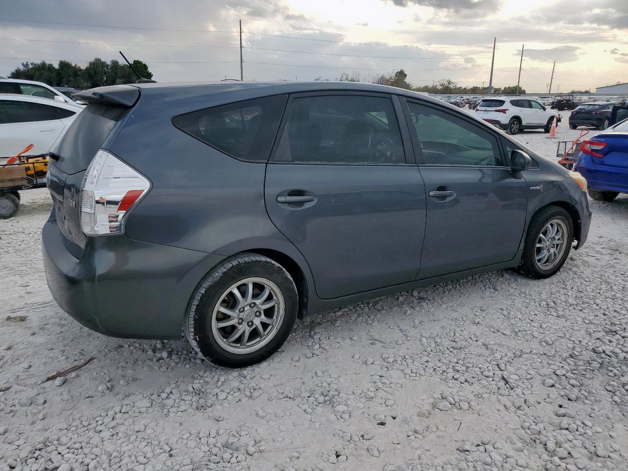 TOYOTA PRIUS V