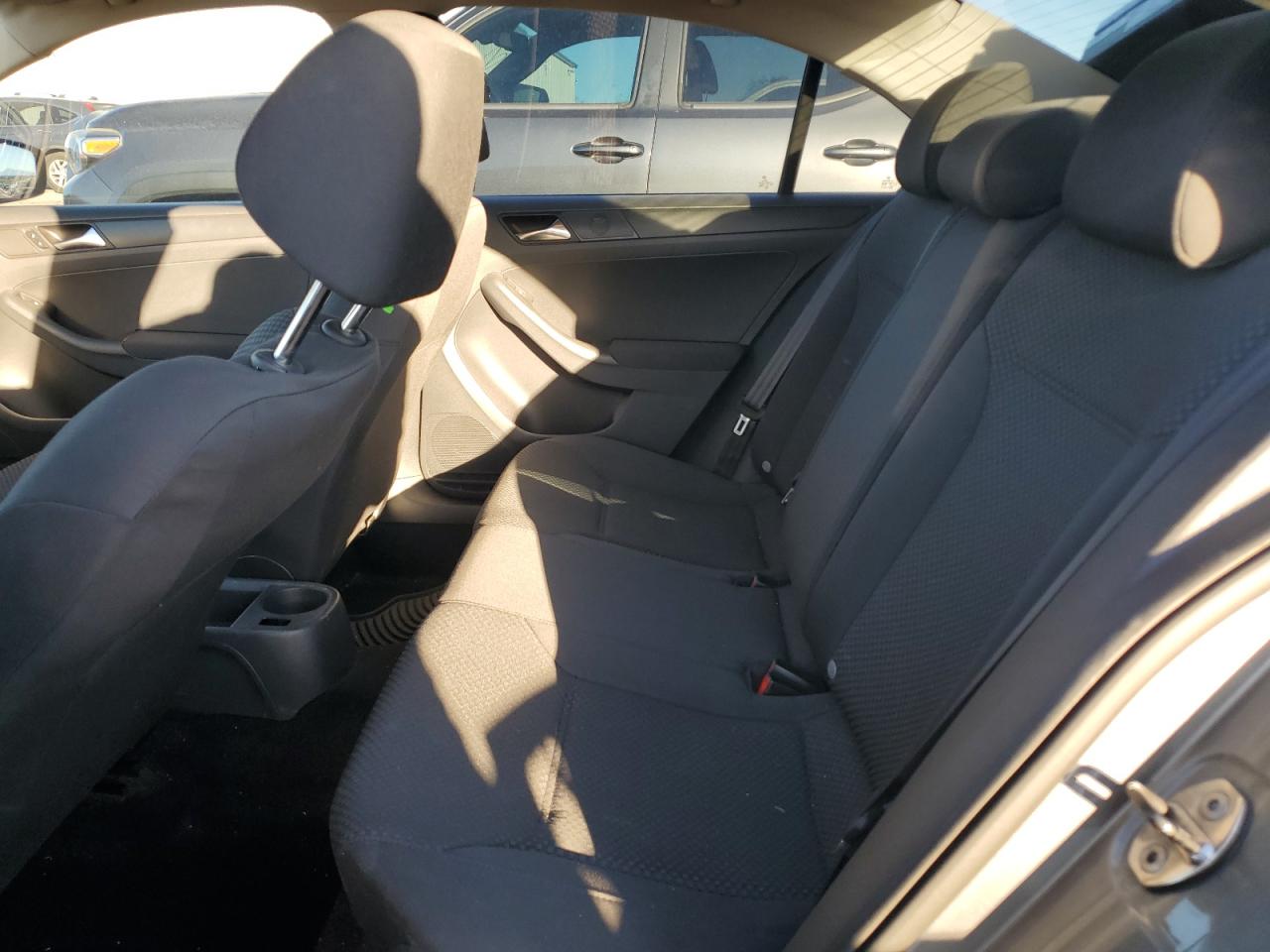 VOLKSWAGEN JETTA BASE