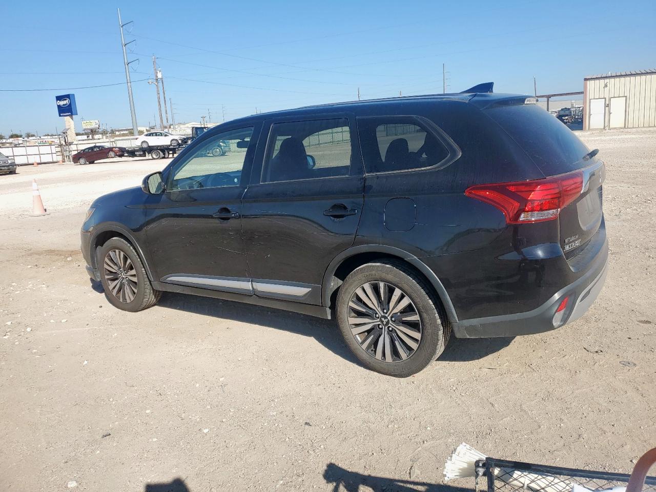 MITSUBISHI OUTLANDER SE