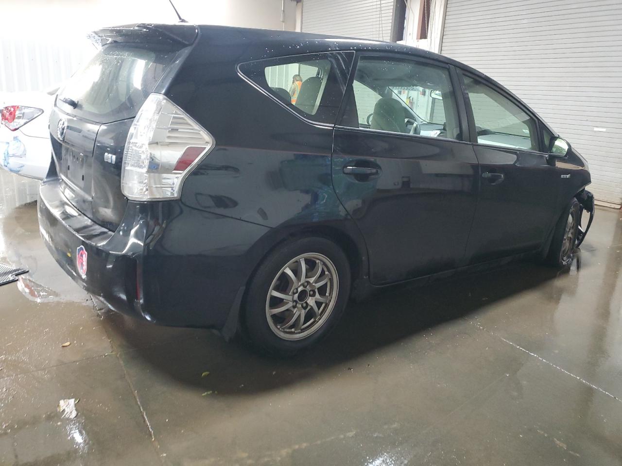 TOYOTA PRIUS V