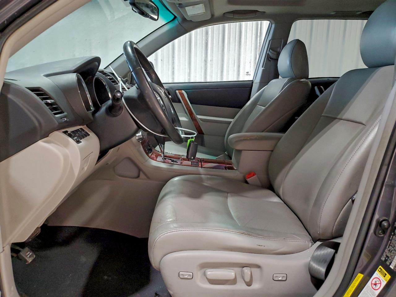 TOYOTA HIGHLANDER LIMITED