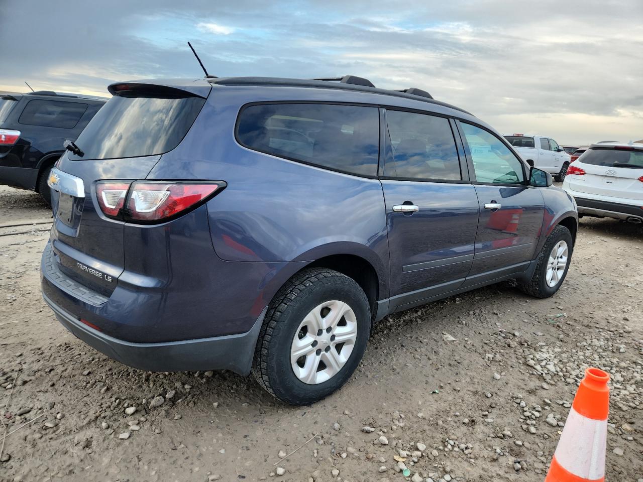 CHEVROLET TRAVERSE LS