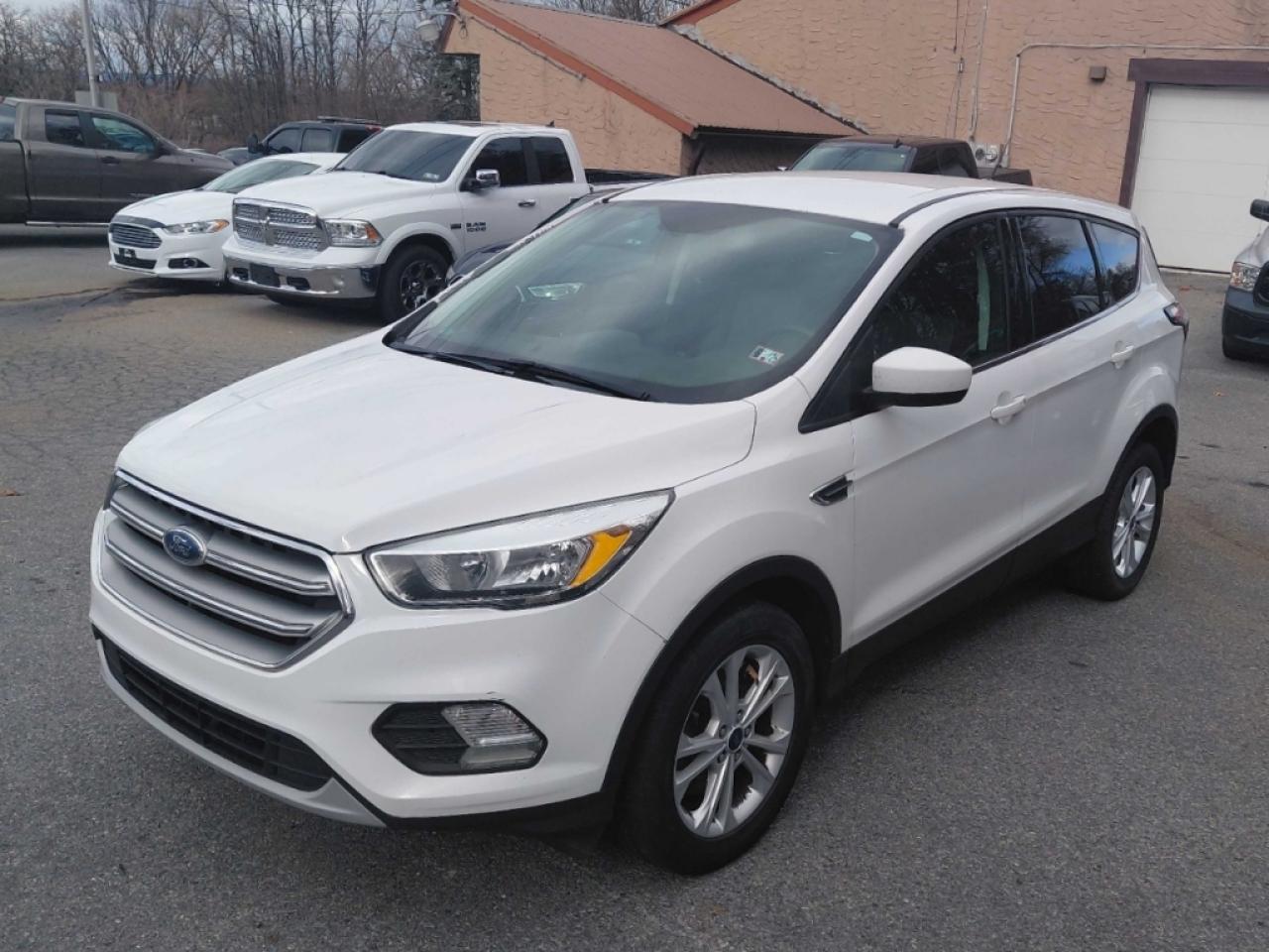 FORD ESCAPE SE