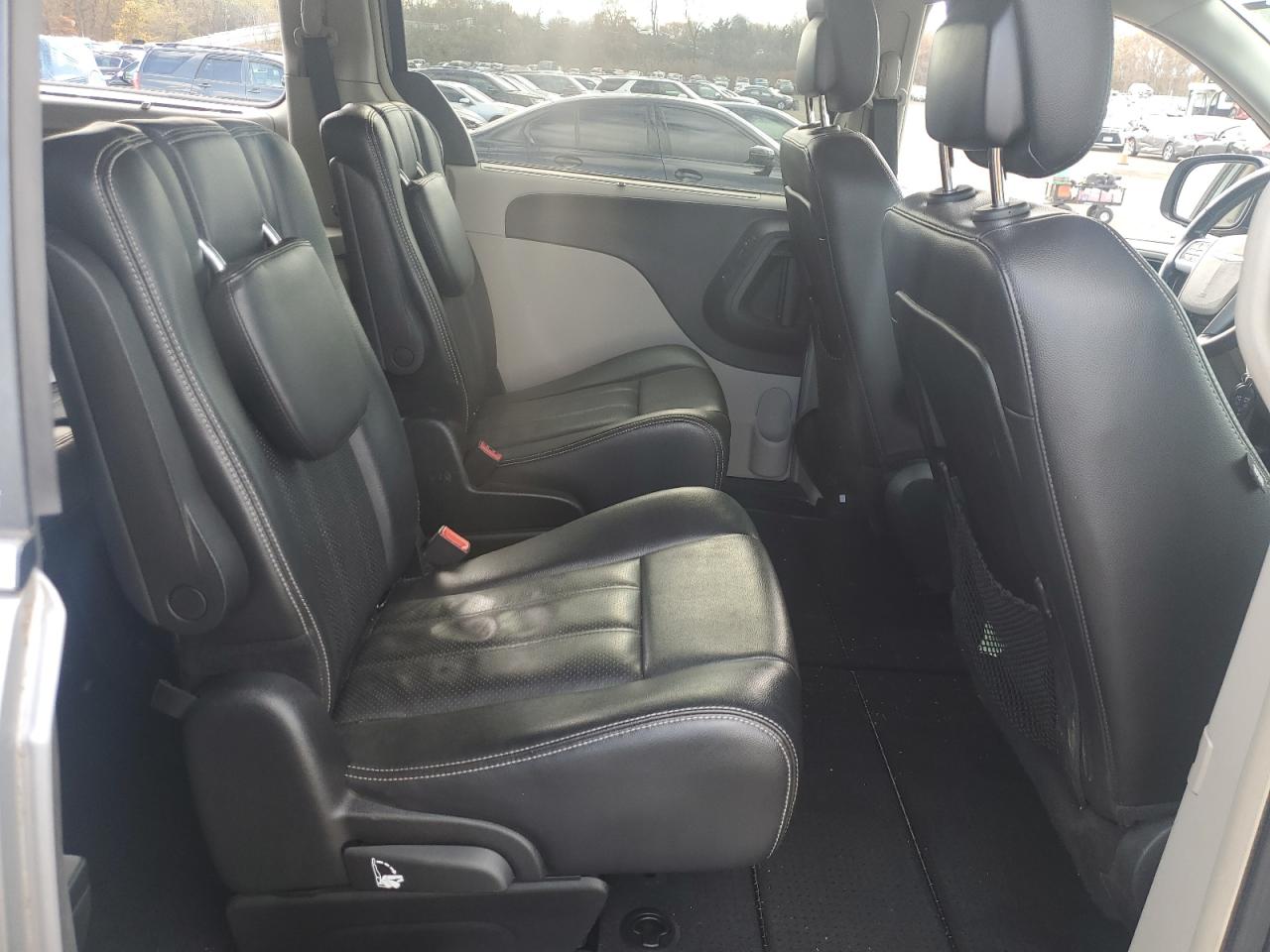 CHRYSLER TOWN & COUNTRY TOURING L