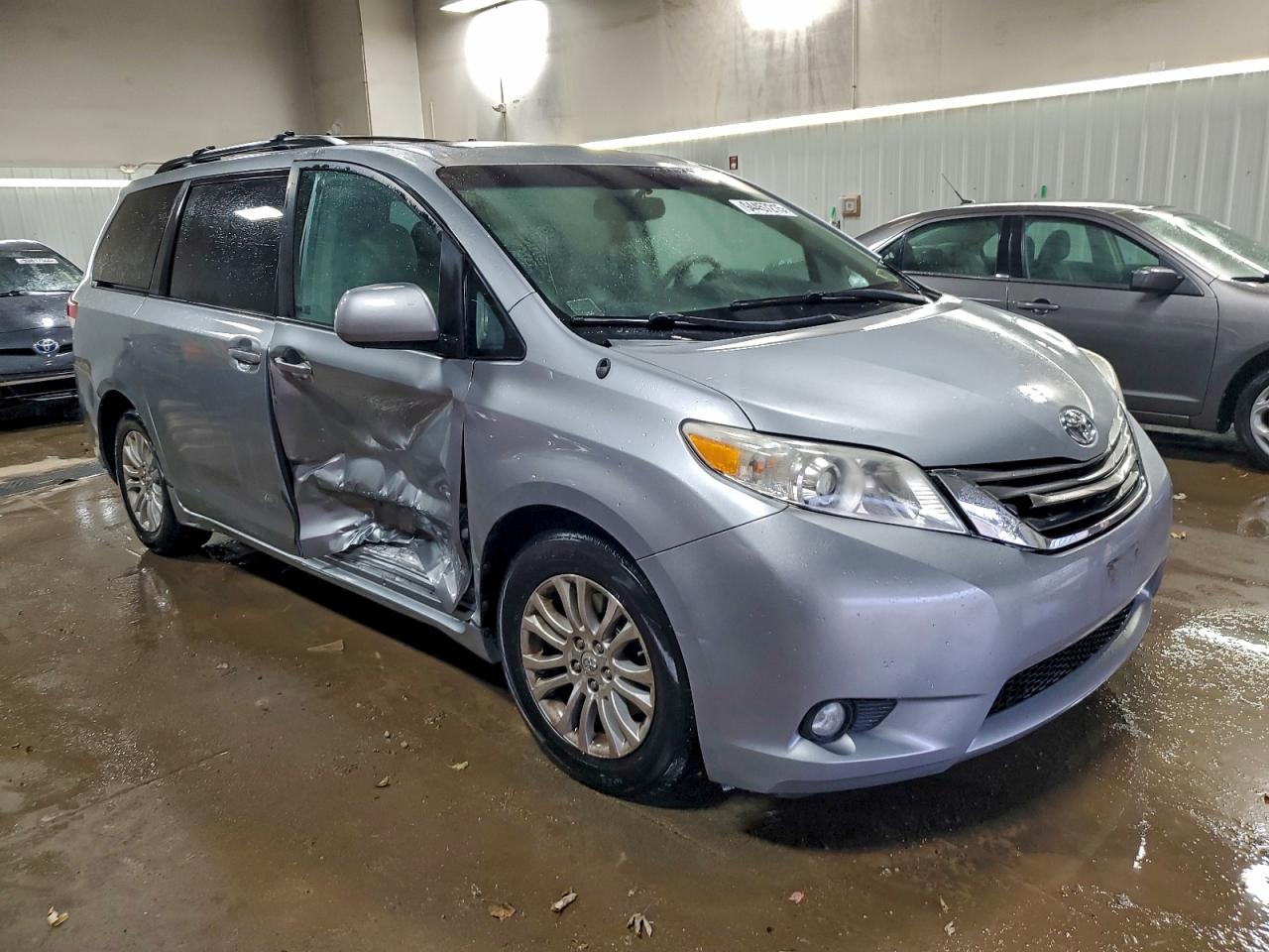 TOYOTA SIENNA XLE