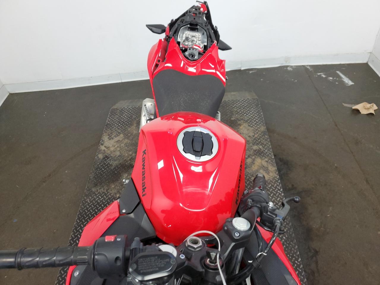 Lot #3302092118 2021 KAWASAKI EX400