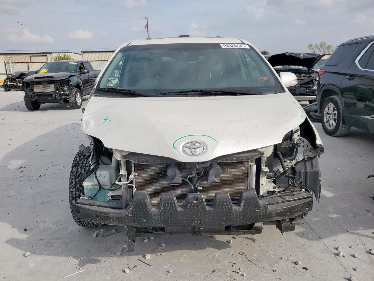 Lot #3318097401 2016 TOYOTA SIENNA XLE