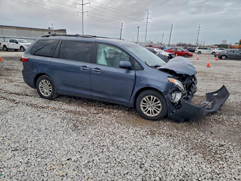 2017 TOYOTA SIENNA #3303574954