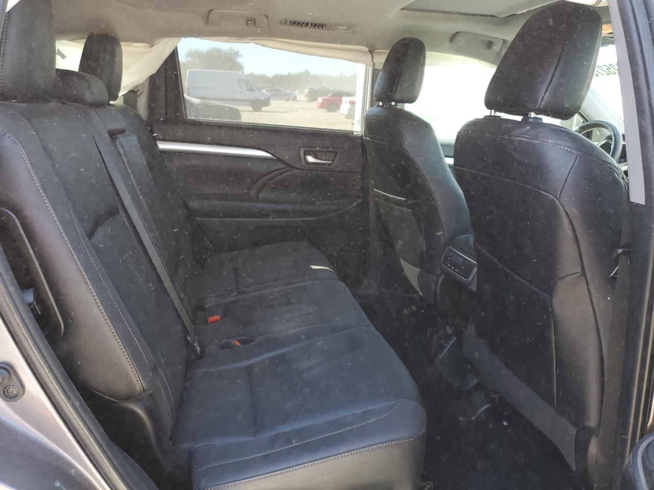 TOYOTA HIGHLANDER SE