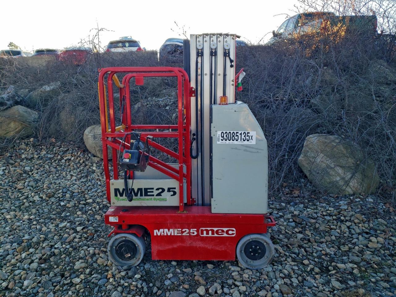 Lot #3297956809 2022 MEC SCISR LIFT