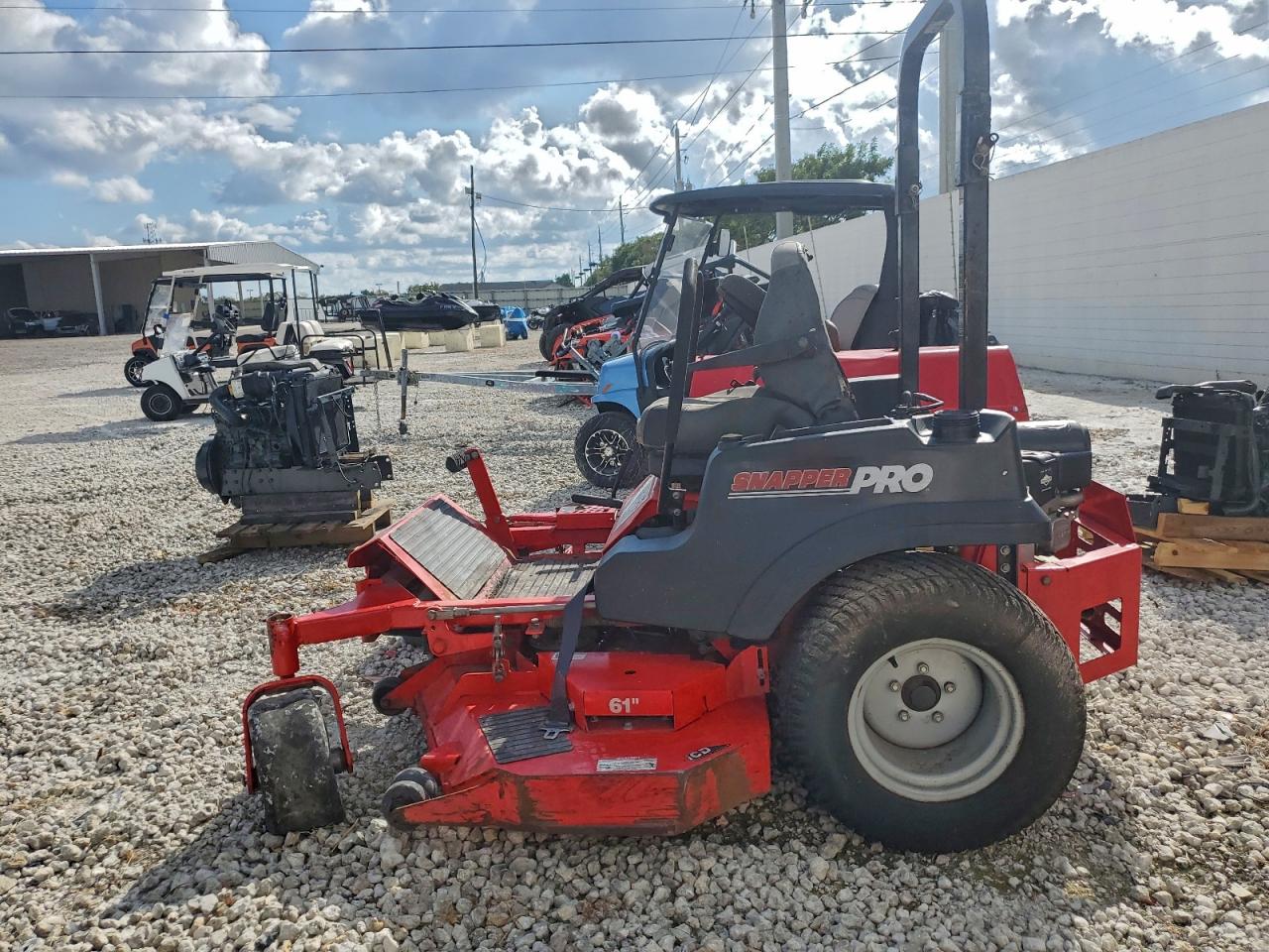 Lot #3302878917 2015 SNAP LAWNMOWER