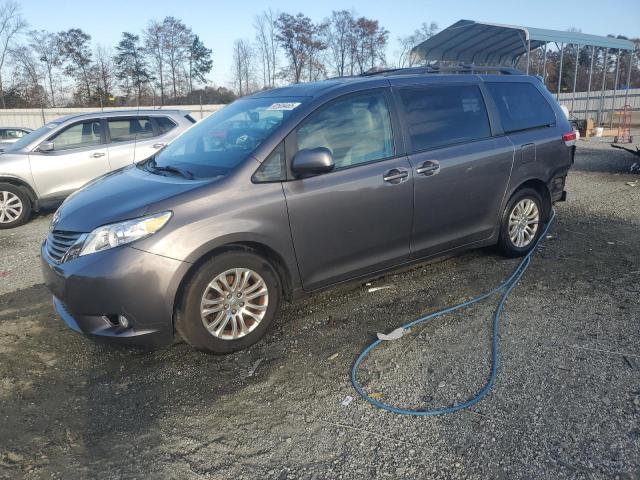 TOYOTA SIENNA XLE