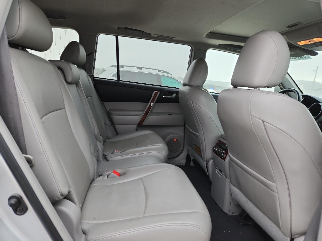 Lot #3308252160 2013 TOYOTA HIGHLANDER