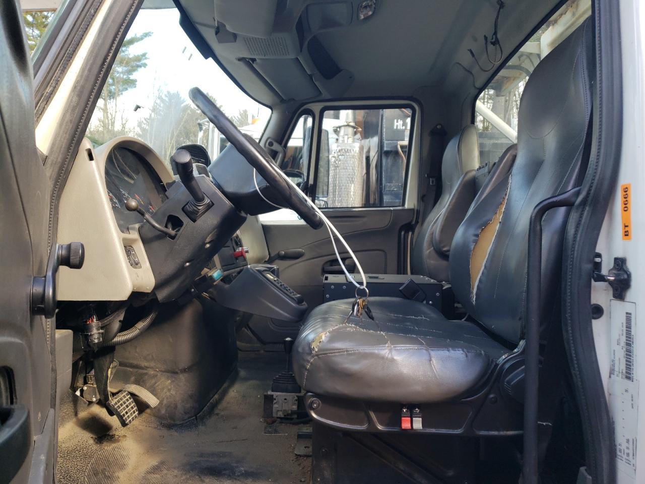 Lot #3284031860 2012 INTERNATIONAL 4000 4300