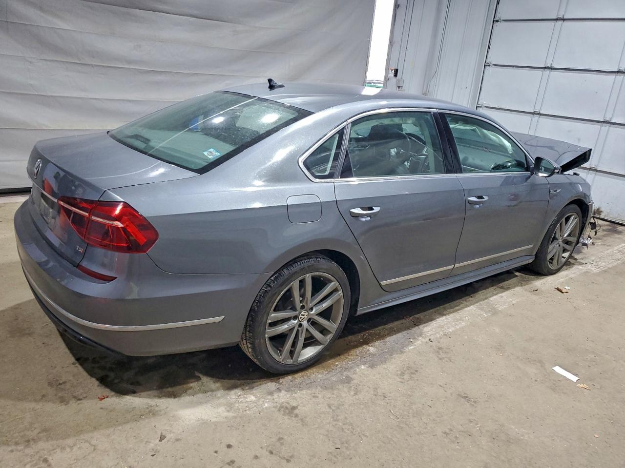 Lot #3311715230 2017 VOLKSWAGEN PASSAT R-L