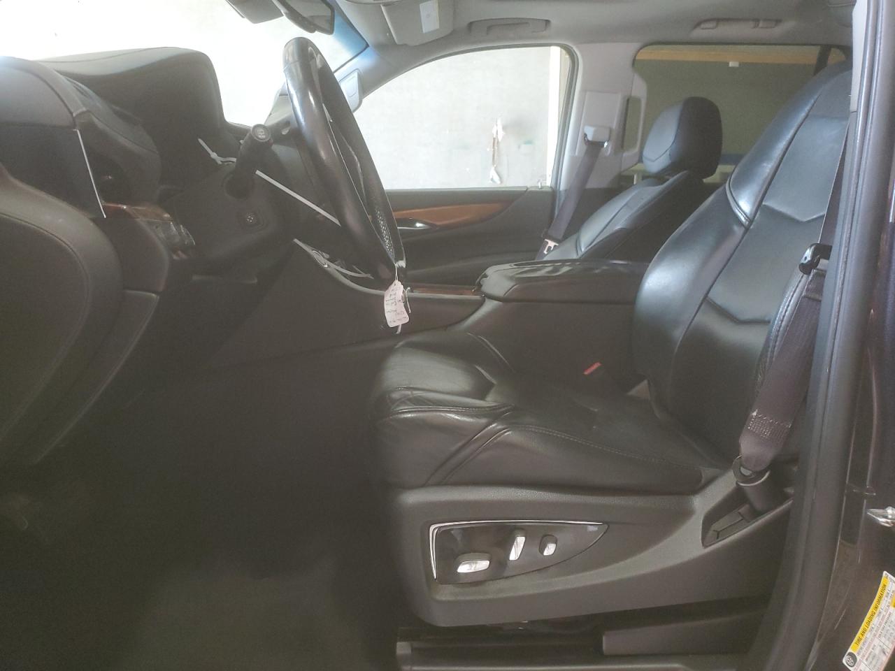 CADILLAC ESCALADE LUXURY